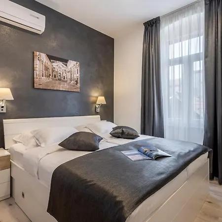 & Unicus I, Ii, Iii Apartament