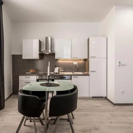 Apartament & Unicus I, Ii, Iii Split