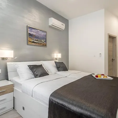 Apartament & Unicus I, Ii, Iii