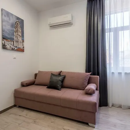 Apartment & Unicus I, Ii, Iii In Center